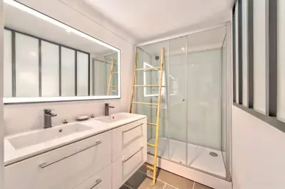 Salle de bains dans l'établissement Maison Martel