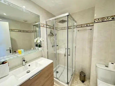Salle de bains dans l'établissement Studio confortable proche mer deb1890