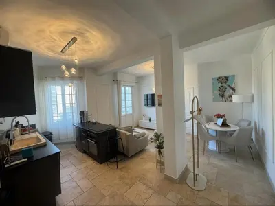 Coin salon dans l'établissement Appartement T3 grand standing à Juan Les Pins