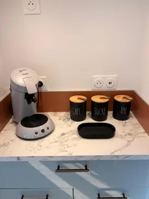 Cuisine ou kitchenette dans l'établissement Charmant appartement au coeur de villeneuve loubet