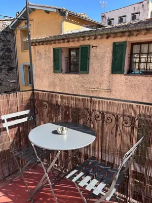 Balcon ou terrasse dans l'établissement Charmant appartement au coeur de villeneuve loubet