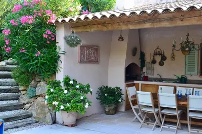 Plan de l'établissement Villa Pokade climatisée de 235 m2 piscine sans vis à vis grand jardin totalement clos
