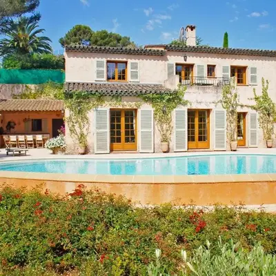 Villa Pokade climatisée de 235 m2 piscine sans vis à vis grand jardin totalement clos