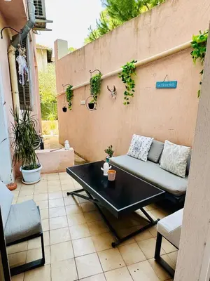 Coin salon dans l'établissement Charmant 3pièces près de Cannes