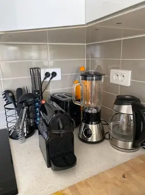 Cuisine ou kitchenette dans l'établissement Cannes banane, T2 centre ville, 400 m des plages