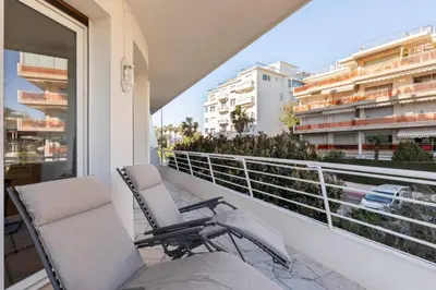 Balcon ou terrasse dans l'établissement ARM1 - Beau 2 pièces avec terrasse d'angle
