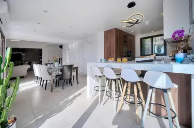 Plan de l'établissement Luxury Getaway - Modern Villa with pool and AC