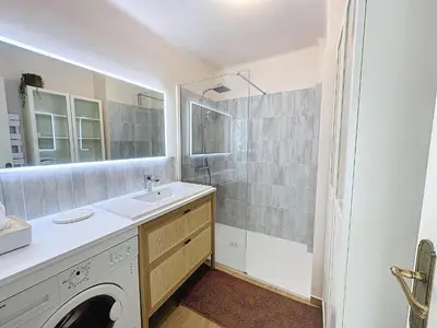Salle de bains dans l'établissement 63m2 Grande Terrasse, Clim