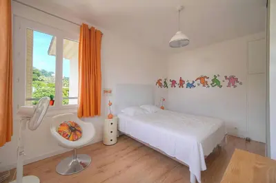 Un ou plusieurs lits dans un hébergement de l'établissement FRGK Isola Bella ' 2BDR WIFI HIGH SPEED AC '