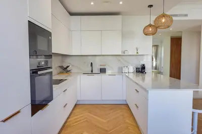 Cuisine ou kitchenette dans l'établissement Rare luxury 3-Br near the Croisette