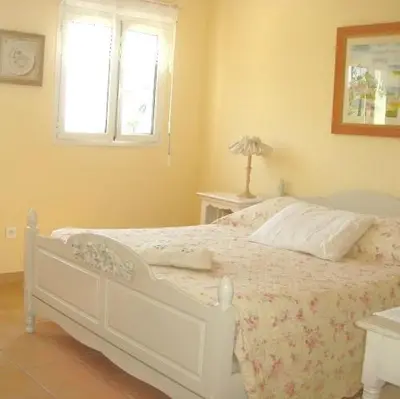 Un ou plusieurs lits dans un hébergement de l'établissement Maison Louijane