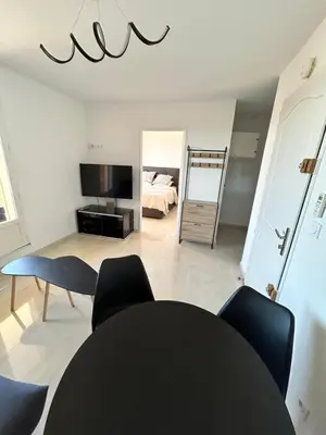 Télévision ou salle de divertissement dans l'établissement Home Sweet Home Vallauris