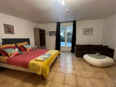Un ou plusieurs lits dans un hébergement de l'établissement Villeneuve loubet studio Cigalou