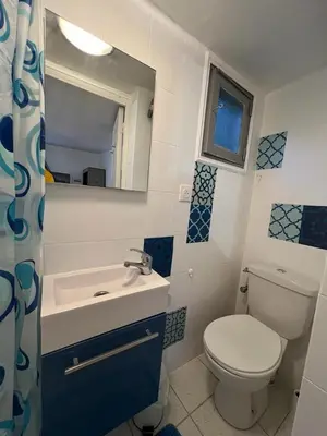 Salle de bains dans l'établissement Villeneuve loubet studio Cigalou