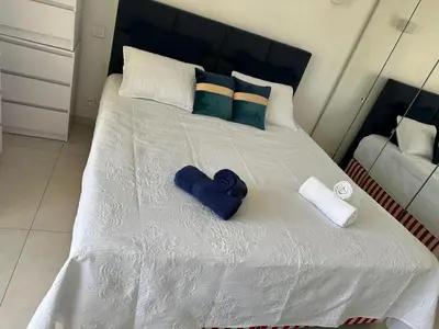 Un ou plusieurs lits dans un hébergement de l'établissement Super Apartment, Parking, Terrace, Lift, WIFI, Palm Beach, Cannes