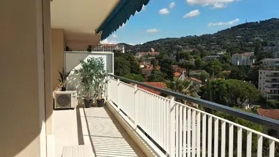Balcon ou terrasse dans l'établissement Beau 2 pièces centre de Cannes idéal congres et vacances