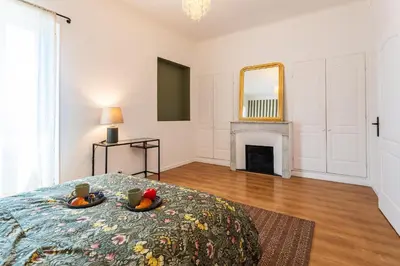 Un ou plusieurs lits dans un hébergement de l'établissement maison de ville La Fontaine BAu4