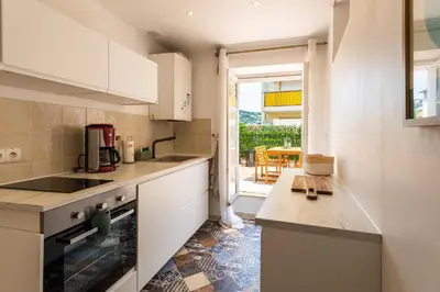 Cuisine ou kitchenette dans l'établissement maison de ville La Fontaine BAu4