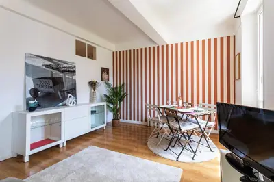 Cuisine ou kitchenette dans l'établissement maison de ville La Fontaine BAu4