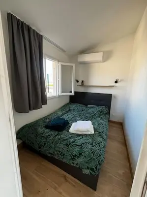 Un ou plusieurs lits dans un hébergement de l'établissement ROOFTOP vue mer