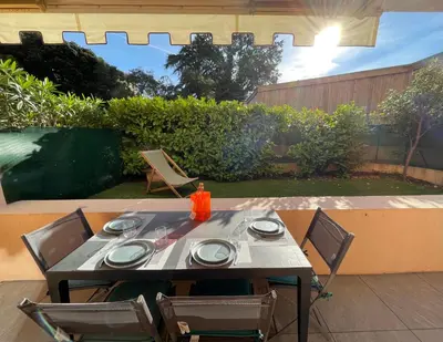 Jardin de l'établissement Appartement 2 pièces avec un jardin privatif