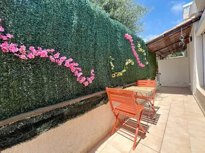 Jardin de l'établissement Appartement cosy et climatisé proche mer