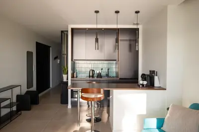 Cuisine ou kitchenette dans l'établissement Modern 1-bedroom apartment with sea view on La Croisette