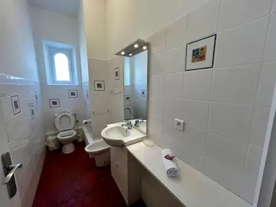 Salle de bains dans l'établissement A004 - Bright apt Rue d'Antibes at 300m from beach Croisette