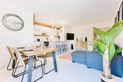 Cuisine ou kitchenette dans l'établissement Le Calmette - Logement Confort Centre Cannes