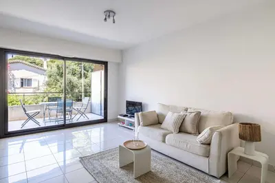 Coin salon dans l'établissement Charming apartment with balcony-pool - Cannes