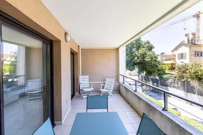 Balcon ou terrasse dans l'établissement Charming apartment with balcony-pool - Cannes