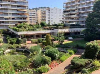 Jardin de l'établissement Парк Круазет , Апартаменты 3 комнаты , с террасой и паркингом ,