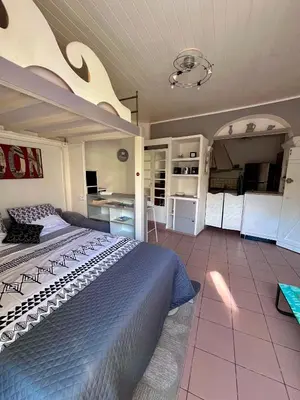 Cuisine ou kitchenette dans l'établissement BEAU STUDIO pour 4 p à 5 mn de la plage