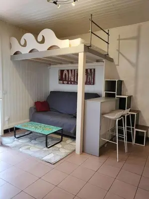 Coin salon dans l'établissement BEAU STUDIO pour 4 p à 5 mn de la plage