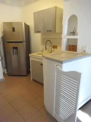 Cuisine ou kitchenette dans l'établissement BEAU STUDIO pour 4 p à 5 mn de la plage