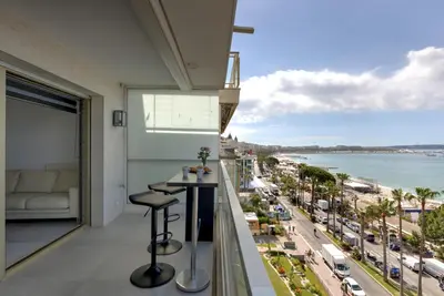 Vue générale sur la mer ou vue sur la mer prise depuis l'appartement