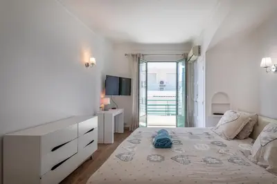 Un ou plusieurs lits dans un hébergement de l'établissement LOUIS GALLET Juan les Pins 2 min des plages - 6 couchages