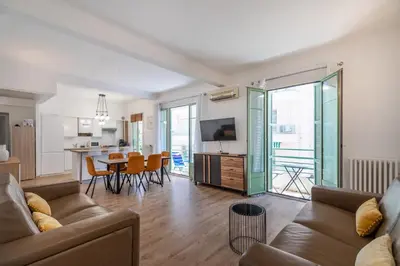 Cuisine ou kitchenette dans l'établissement LOUIS GALLET Juan les Pins 2 min des plages - 6 couchages
