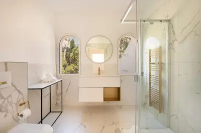 Salle de bains dans l'établissement Villa California Cannes Private Pool