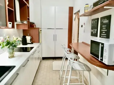 Cuisine ou kitchenette dans l'établissement en centre ville magnifique pied a terre ran44