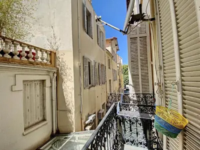 Balcon ou terrasse dans l'établissement en centre ville magnifique pied a terre ran44