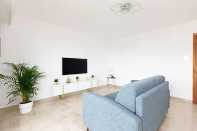 Télévision ou salle de divertissement dans l'établissement Juan les pins Studio détente Vacances & Mer