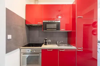 Cuisine ou kitchenette dans l'établissement L'ESTEREL Au pied de la méditerranée 6 couchages