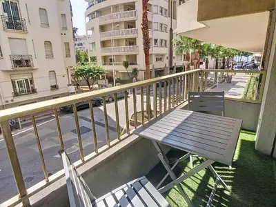 Balcon ou terrasse dans l'établissement Beau 2 pièces proche Croisette avec parking 211