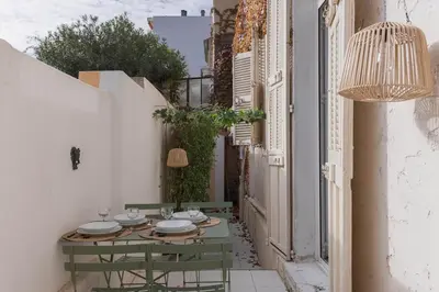 Balcon ou terrasse dans l'établissement La Vela Azzurra - terrasse, clim, 15 mn à pied du Palais et plages