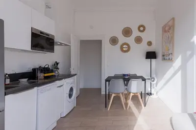 Cuisine ou kitchenette dans l'établissement La Vela Azzurra - terrasse, clim, 15 mn à pied du Palais et plages