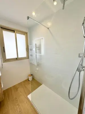 Salle de bains dans l'établissement Le studio Palm Beach, Clim ,Parking, Neuf
