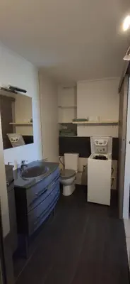 Cuisine ou kitchenette dans l'établissement Chez LINAT - Paisible appartement avec jardin et vue mer