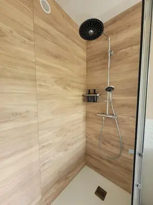 Salle de bains dans l'établissement Grand T2 vue mer dans résidence de standing, parking, pointe croisette