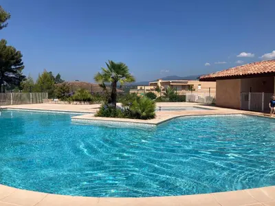 Piscine de l'établissement Coin de paradis, piscine, parking, terrasse ou située à proximité